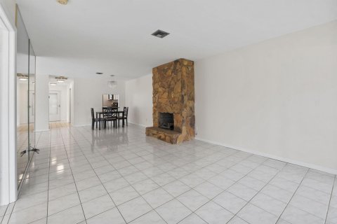 Condo in St. Lucie, Florida, 2 bedrooms  № 2088307 - photo 8