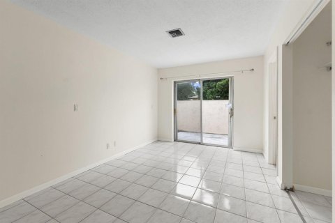 Condo in St. Lucie, Florida, 2 bedrooms  № 2088307 - photo 15