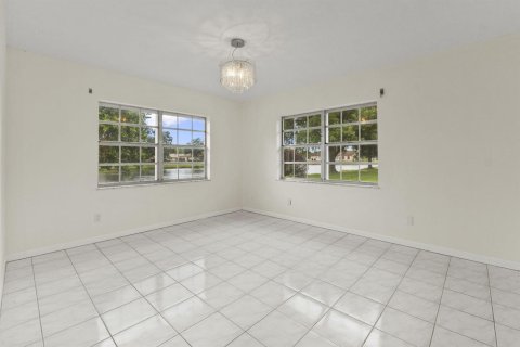 Condo in St. Lucie, Florida, 2 bedrooms  № 2088307 - photo 10