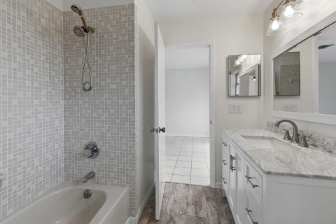 Condo in St. Lucie, Florida, 2 bedrooms  № 2088307 - photo 16