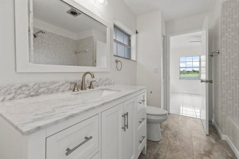 Condo in St. Lucie, Florida, 2 bedrooms  № 2088307 - photo 14