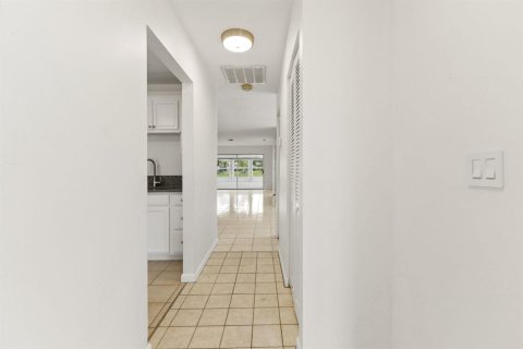 Condo in St. Lucie, Florida, 2 bedrooms  № 2088307 - photo 4