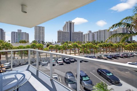 Copropriété à vendre à Fort Lauderdale, Floride: 2 chambres, 104.05 m2 № 2376402 - photo 10