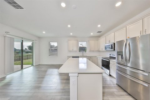 House in Zephyrhills, Florida 4 bedrooms, 169.83 sq.m. № 2396186 - photo 16