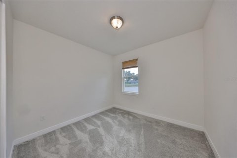 House in Zephyrhills, Florida 4 bedrooms, 169.83 sq.m. № 2396186 - photo 8