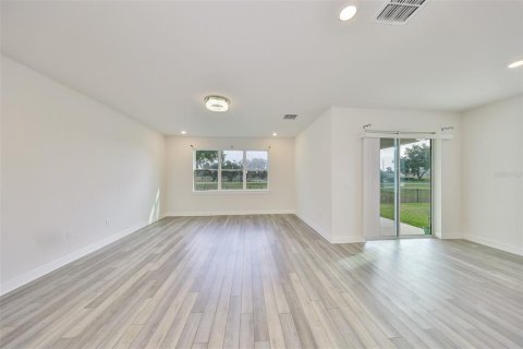 House in Zephyrhills, Florida 4 bedrooms, 169.83 sq.m. № 2396186 - photo 22