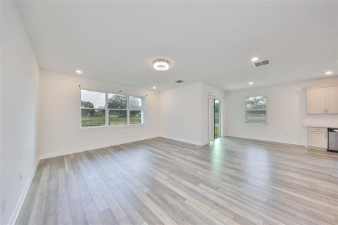 House in Zephyrhills, Florida 4 bedrooms, 169.83 sq.m. № 2396186 - photo 23