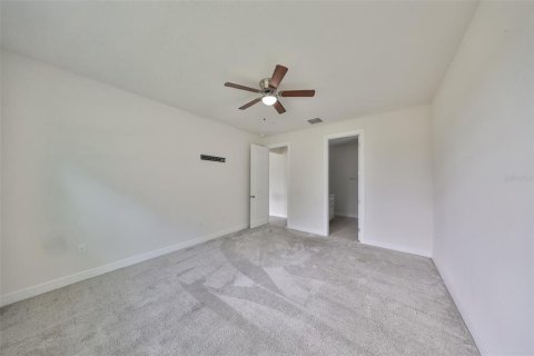 House in Zephyrhills, Florida 4 bedrooms, 169.83 sq.m. № 2396186 - photo 27