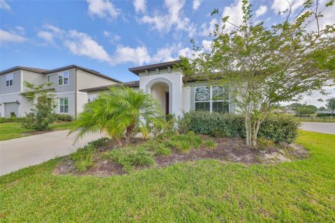 House in Zephyrhills, Florida 4 bedrooms, 169.83 sq.m. № 2396186 - photo 2