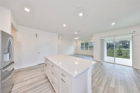 House in Zephyrhills, Florida 4 bedrooms, 169.83 sq.m. № 2396186 - photo 21