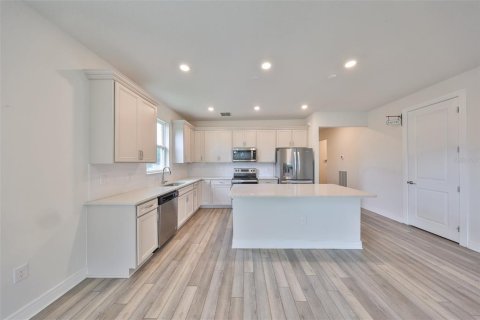 House in Zephyrhills, Florida 4 bedrooms, 169.83 sq.m. № 2396186 - photo 18