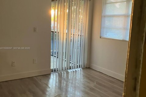 Снять в аренду кондоминиум в Помпано-Бич, Флорида 2 спальни, 83.89м2, № 1984665 - фото 2