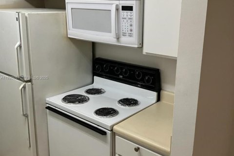 Снять в аренду кондоминиум в Помпано-Бич, Флорида 2 спальни, 83.89м2, № 1984665 - фото 3