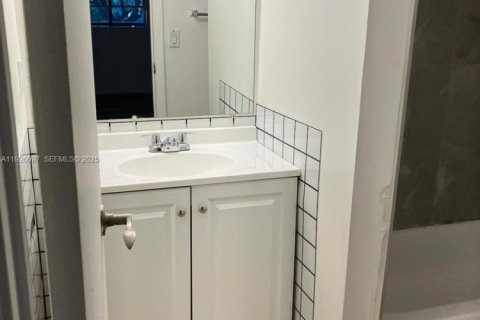 Снять в аренду кондоминиум в Помпано-Бич, Флорида 2 спальни, 83.89м2, № 1984665 - фото 7