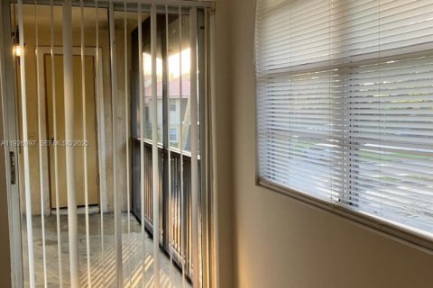 Снять в аренду кондоминиум в Помпано-Бич, Флорида 2 спальни, 83.89м2, № 1984665 - фото 5