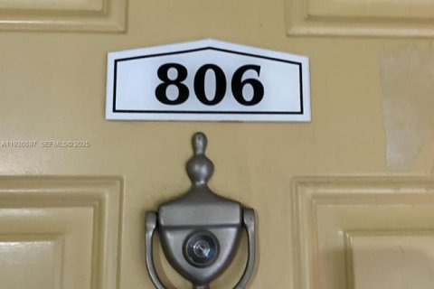 Снять в аренду кондоминиум в Помпано-Бич, Флорида 2 спальни, 83.89м2, № 1984665 - фото 1