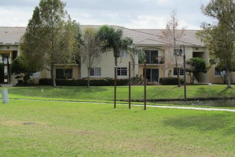 Townhouse in Royal Palm Beach, Florida 2 bedrooms, 102.84 sq.m. № 2088024 - photo 24