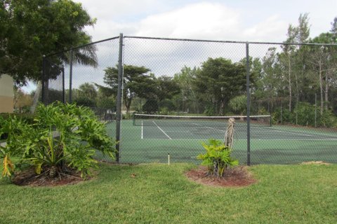 Townhouse in Royal Palm Beach, Florida 2 bedrooms, 102.84 sq.m. № 2088024 - photo 25