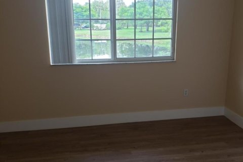 Townhouse in Royal Palm Beach, Florida 2 bedrooms, 102.84 sq.m. № 2088024 - photo 18