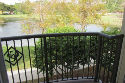 Townhouse in Royal Palm Beach, Florida 2 bedrooms, 102.84 sq.m. № 2088024 - photo 29