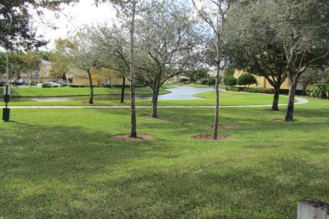 Townhouse in Royal Palm Beach, Florida 2 bedrooms, 102.84 sq.m. № 2088024 - photo 22