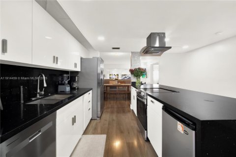 Condominio en venta en Pembroke Pines, Florida, 2 dormitorios, 131.64 m2 № 1970683 - foto 4