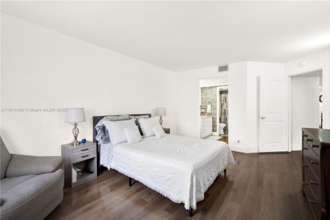 Condominio en venta en Pembroke Pines, Florida, 2 dormitorios, 131.64 m2 № 1970683 - foto 17