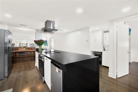 Condominio en venta en Pembroke Pines, Florida, 2 dormitorios, 131.64 m2 № 1970683 - foto 5