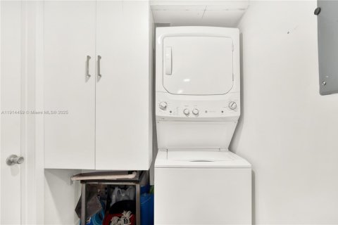 Condominio en venta en Pembroke Pines, Florida, 2 dormitorios, 131.64 m2 № 1970683 - foto 22