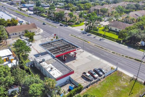 Commercial property in North Miami, Florida № 1699452 - photo 2