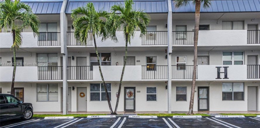 Condo in Pompano Beach, Florida, 2 bedrooms  № 1957044