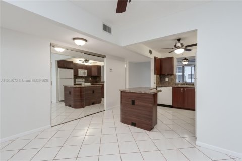Condo in Pompano Beach, Florida, 2 bedrooms  № 1957044 - photo 6