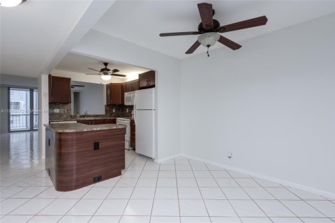 Condo in Pompano Beach, Florida, 2 bedrooms  № 1957044 - photo 5