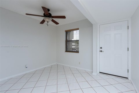 Condo in Pompano Beach, Florida, 2 bedrooms  № 1957044 - photo 14