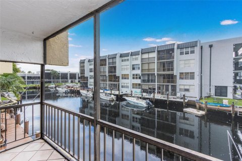 Condo in Pompano Beach, Florida, 2 bedrooms  № 1957044 - photo 4