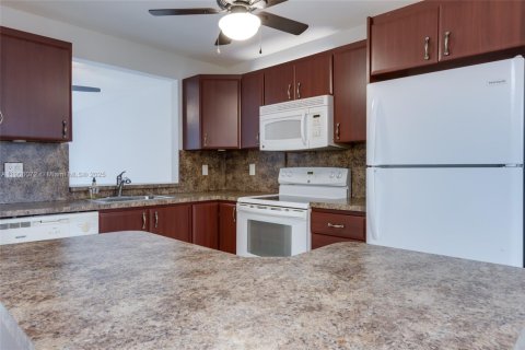 Condo in Pompano Beach, Florida, 2 bedrooms  № 1957044 - photo 7