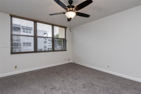 Condo in Pompano Beach, Florida, 2 bedrooms  № 1957044 - photo 25