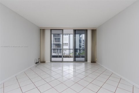 Condo in Pompano Beach, Florida, 2 bedrooms  № 1957044 - photo 12