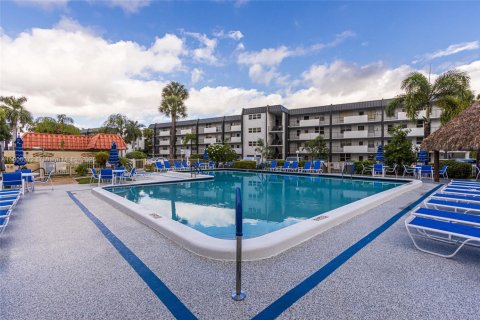 Condo in Pompano Beach, Florida, 2 bedrooms  № 1957044 - photo 30