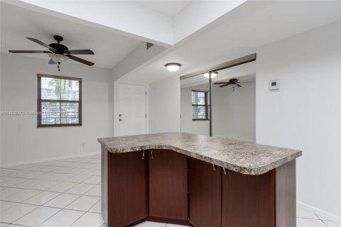 Condo in Pompano Beach, Florida, 2 bedrooms  № 1957044 - photo 10