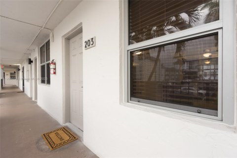 Condo in Pompano Beach, Florida, 2 bedrooms  № 1957044 - photo 28