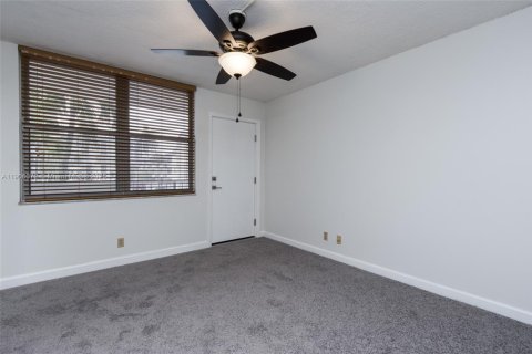 Condo in Pompano Beach, Florida, 2 bedrooms  № 1957044 - photo 17