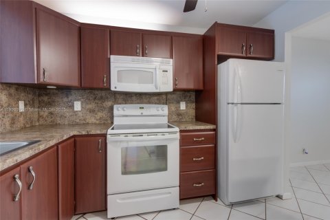 Condo in Pompano Beach, Florida, 2 bedrooms  № 1957044 - photo 8