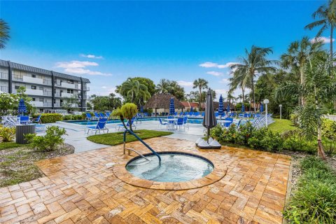 Condo in Pompano Beach, Florida, 2 bedrooms  № 1957044 - photo 29