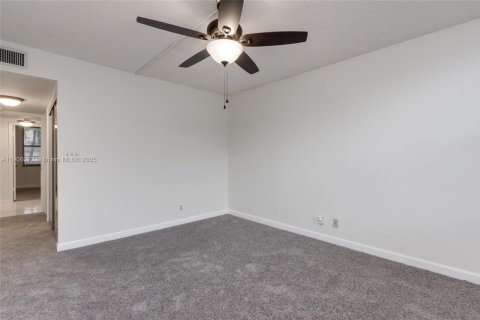 Condo in Pompano Beach, Florida, 2 bedrooms  № 1957044 - photo 27