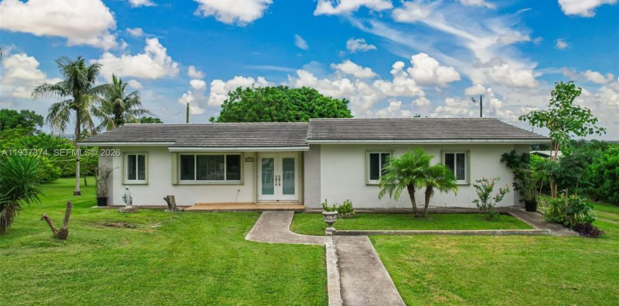 Casa en Homestead, Florida 3 dormitorios, 143.53 m2 № 2054405