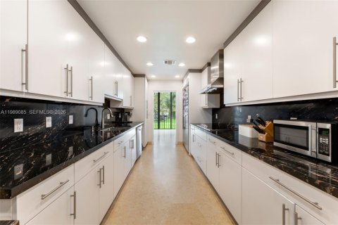 Купить таунхаус в Майами, Флорида 4 спальни, 344.76м2, № 2056768 - фото 8