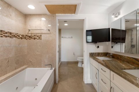 Купить таунхаус в Майами, Флорида 4 спальни, 344.76м2, № 2056768 - фото 29