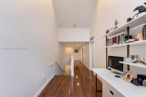 Купить таунхаус в Майами, Флорида 4 спальни, 344.76м2, № 2056768 - фото 18