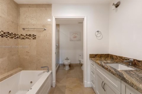 Купить таунхаус в Майами, Флорида 4 спальни, 344.76м2, № 2056768 - фото 12